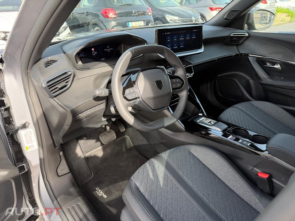 Peugeot 2008 1.2 Hybrid Allure e-DCS6