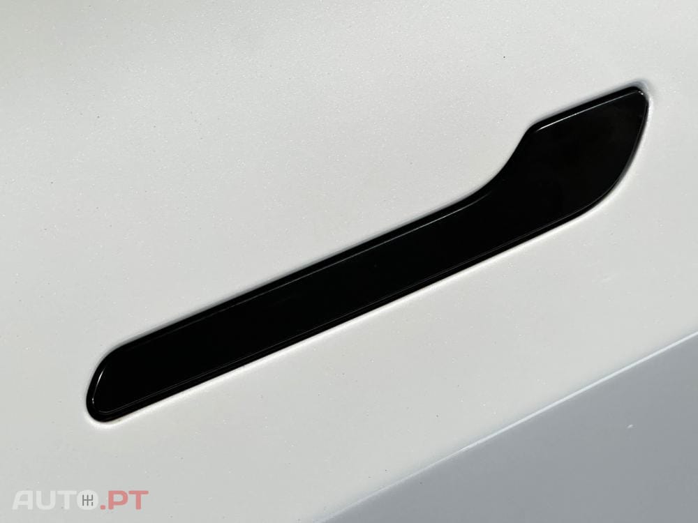 Tesla Model 3 Standard Range Plus RWD — fotografia 17