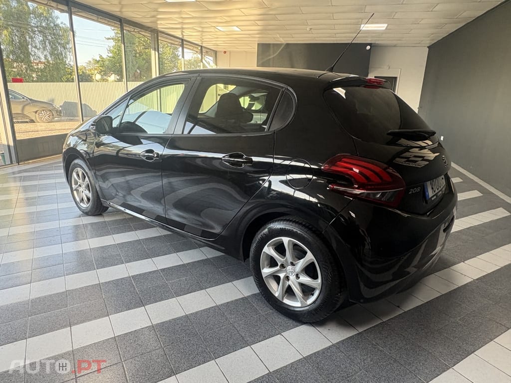 Peugeot 208 1.2 PureTech Signature