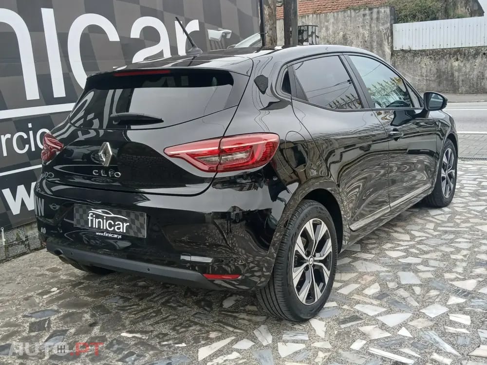 Renault Clio Outro