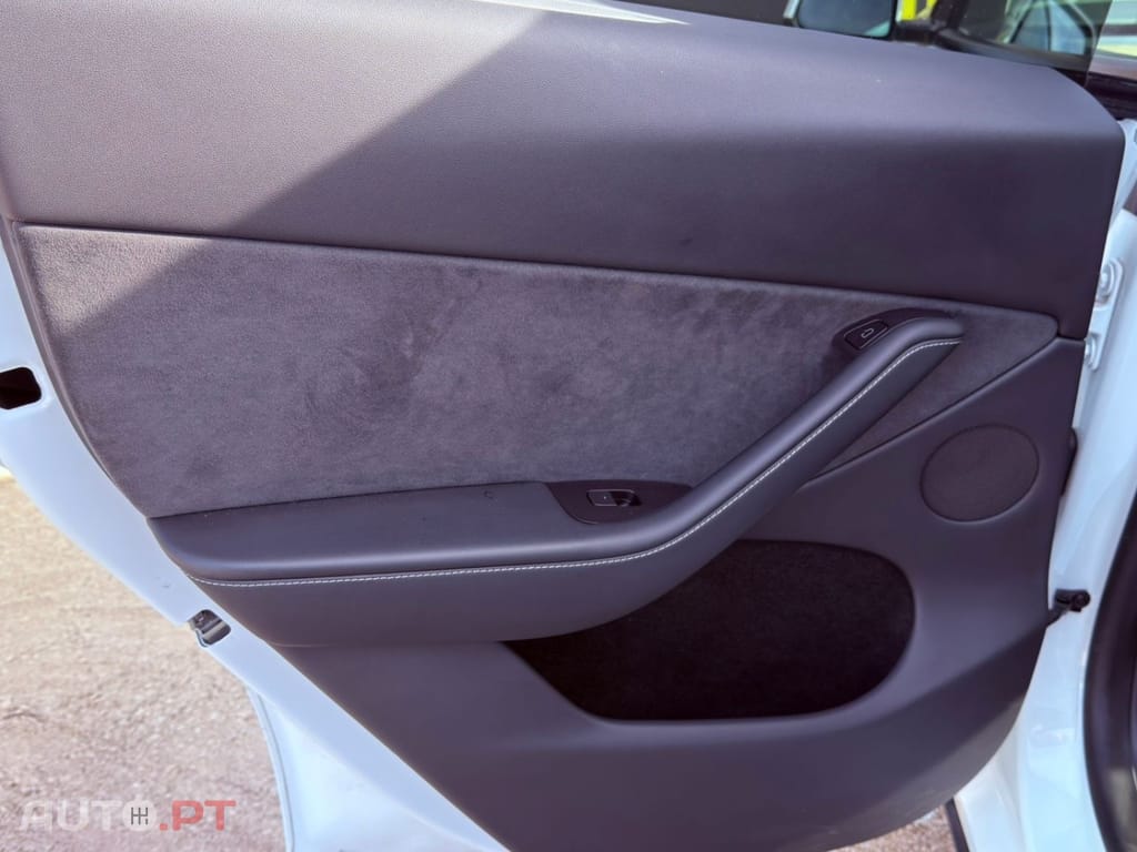 Tesla Model Y Long Range Tração Integral