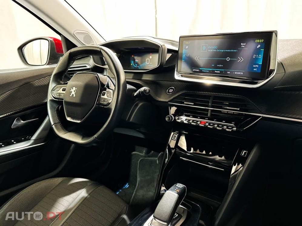 Peugeot E-2008 50 kWh Allure Pack