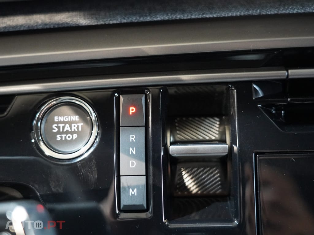 Peugeot 3008 1.2 Hybrid Allure e-DCS6