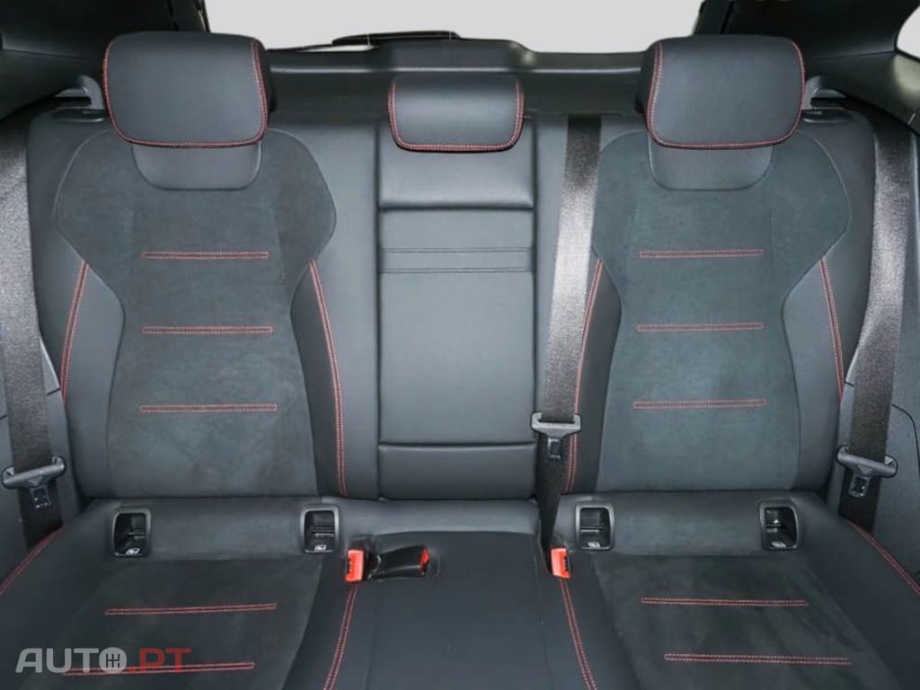 Mercedes-Benz EQA 300 4M AMG-Sport I.V.A DEDUTIVEL 