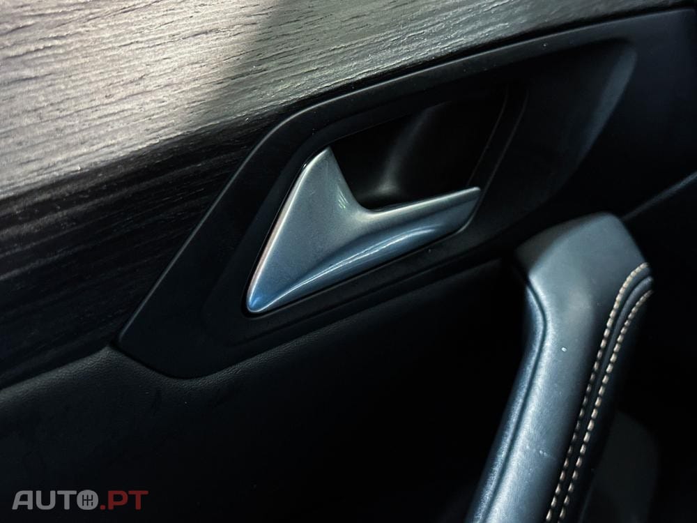 Peugeot 508 SW e-EAT8 225