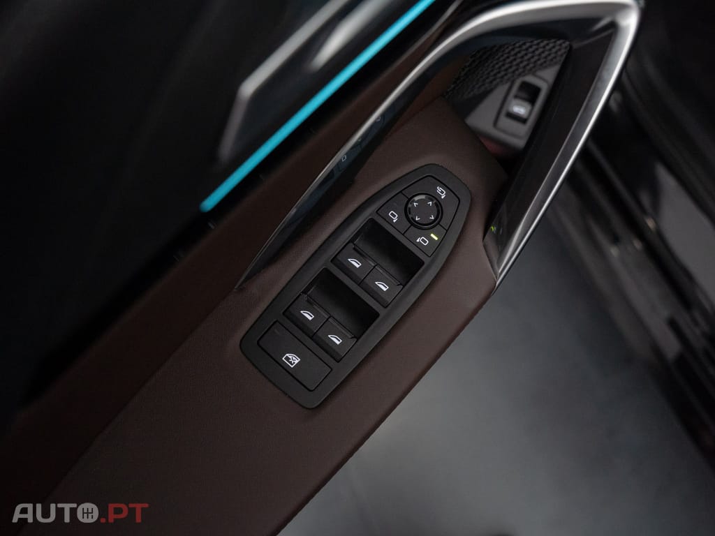 BMW iX1 xDrive30 Pack Desportivo M Pro