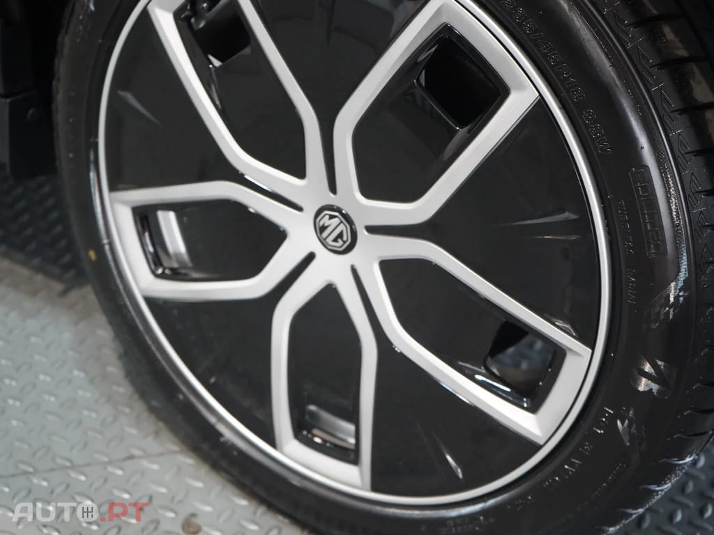 MG MG4 64 kWh Luxury