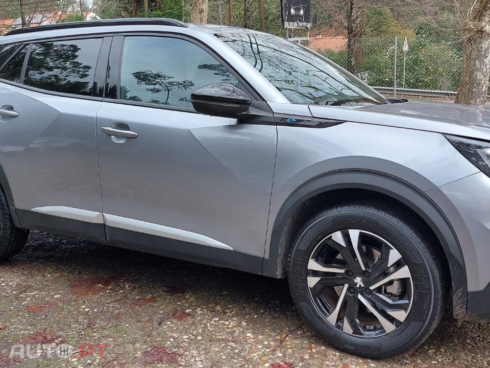 Peugeot E-2008 50 kWh Allure Pack