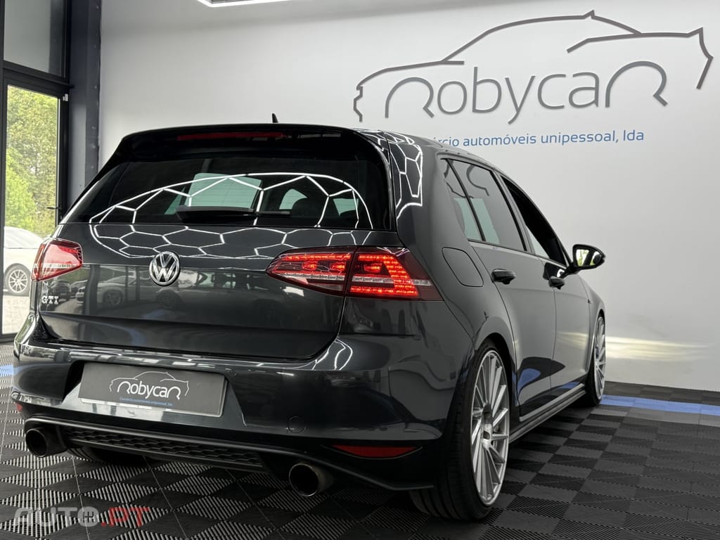 Volkswagen Golf 2.0 TSI GTI DSG