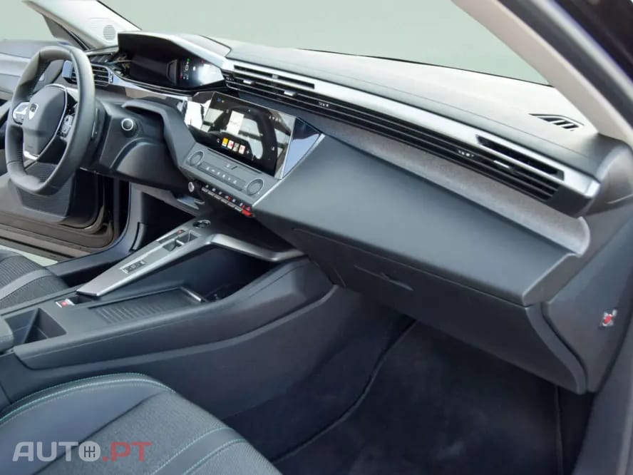 Peugeot 408 1.2 Hybrid Allure e-DCS6