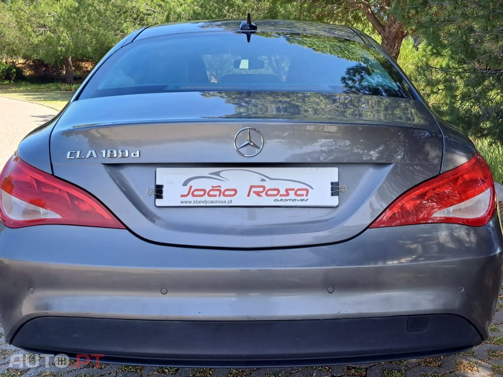 Mercedes-Benz CLA 180 BlueEFFICIENCY) Urban