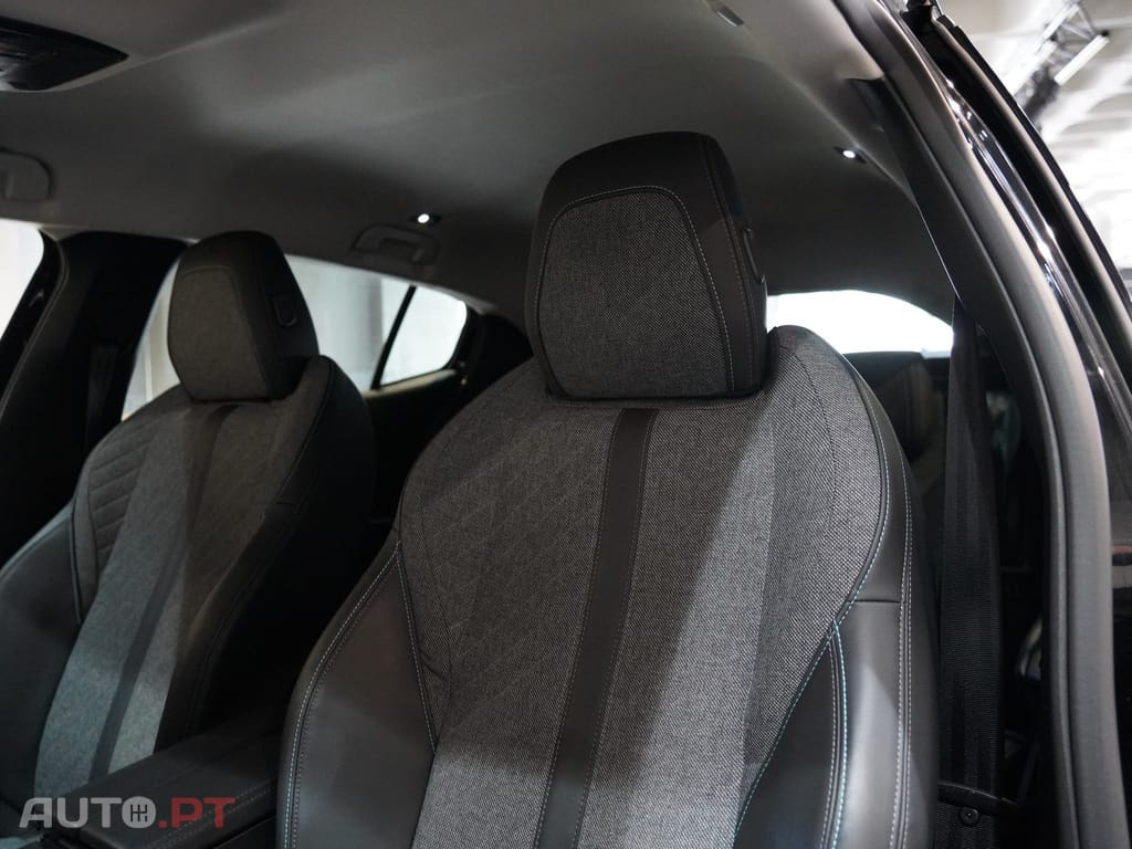 Peugeot 408 1.2 PureTech Allure EAT8