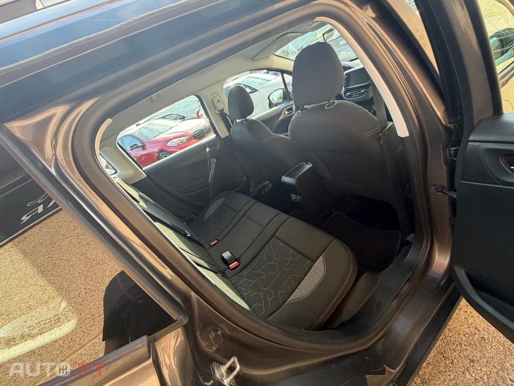 Peugeot 2008 1.2 PureTech Style
