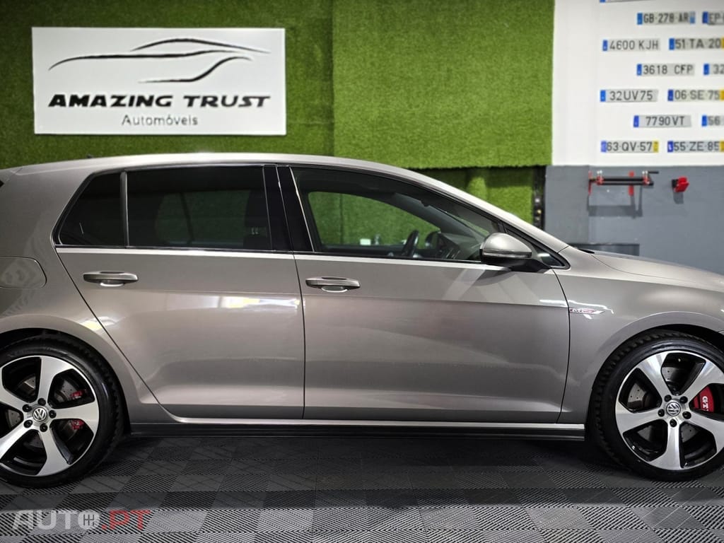 Volkswagen Golf GTI Performance BlueMotion DSG