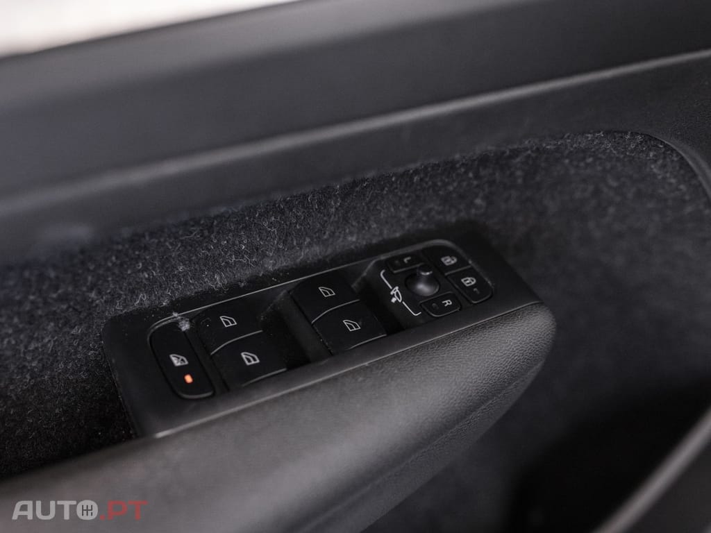 Volvo XC40 T5 Recharge DKG Plus Dark