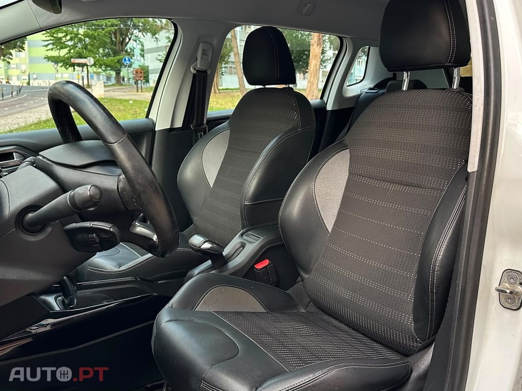 Peugeot 2008 1.2 PureTech Allure EAT6