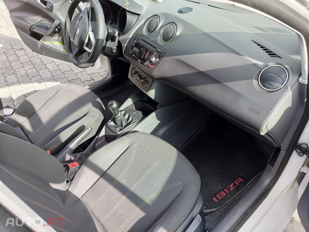 SEAT Ibiza 1.2 TDi Reference — fotografia 11