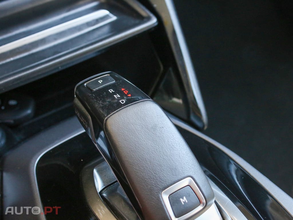 Peugeot 2008 1.2 PureTech Allure EAT8