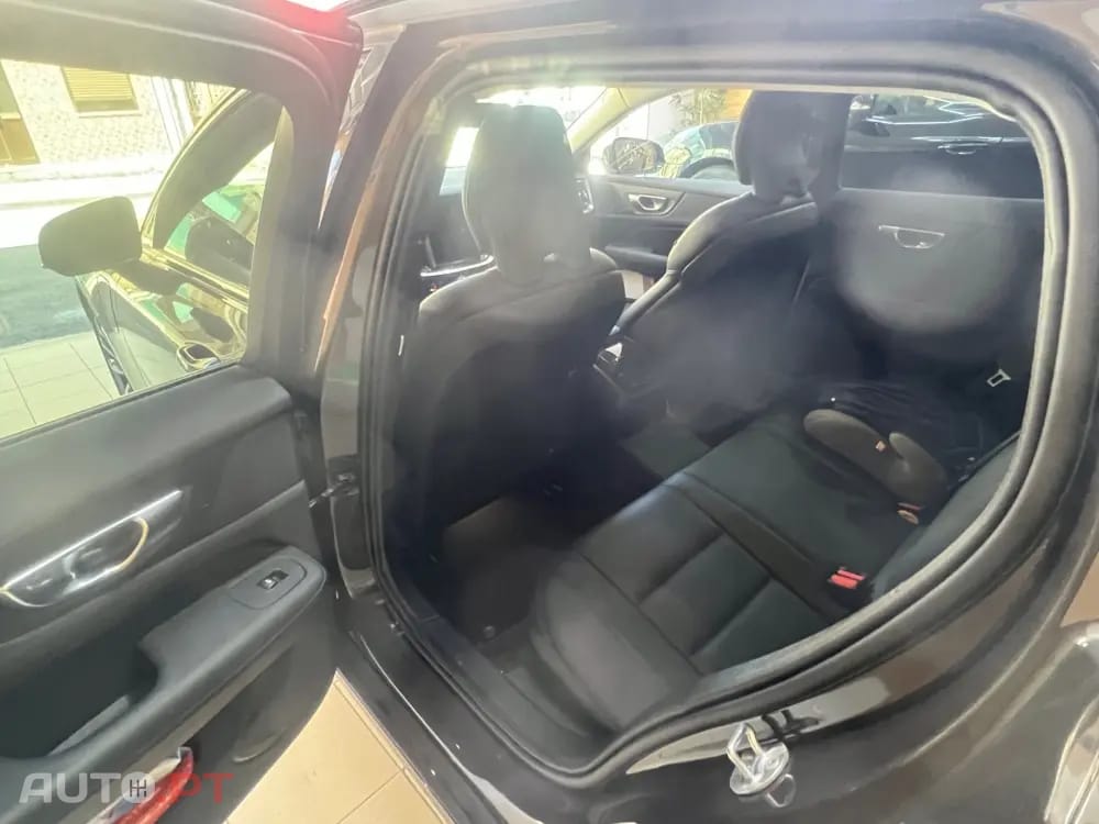 Volvo V60 2.0 T8 AWD TE Plus Dark