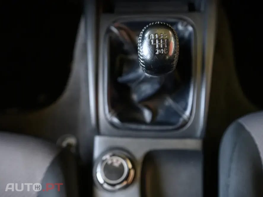 Mitsubishi L200 2.4 DI-D CD Invite 4WD