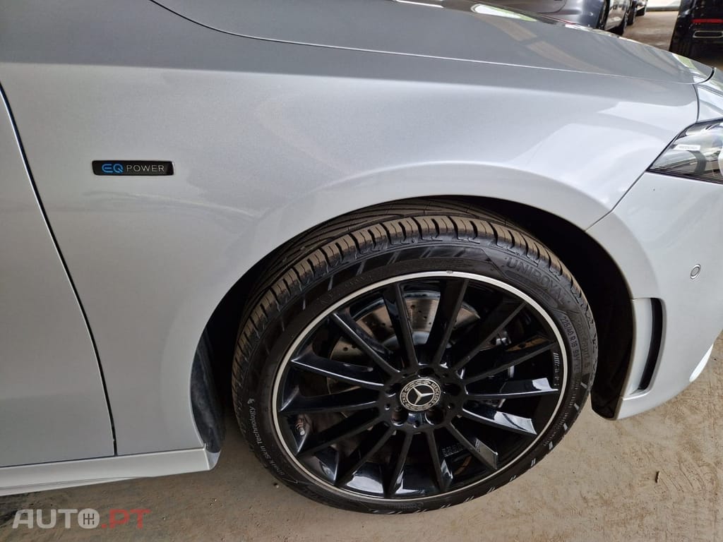 Mercedes-Benz A 250 e AMG Line