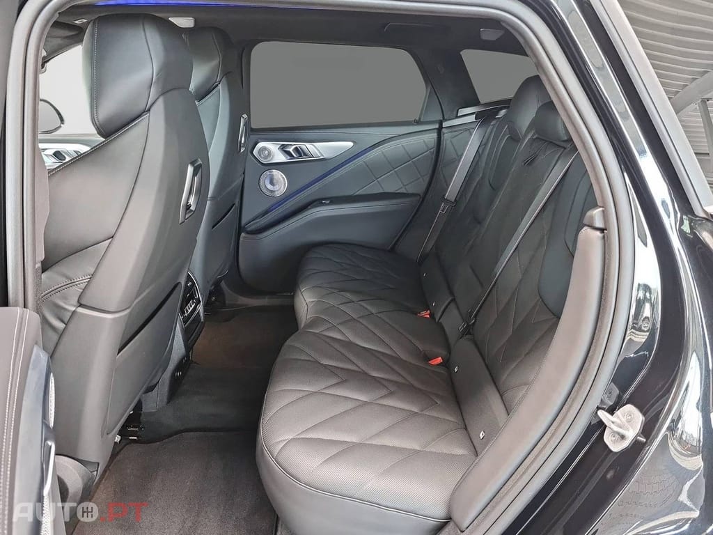 BMW XM M Drivers