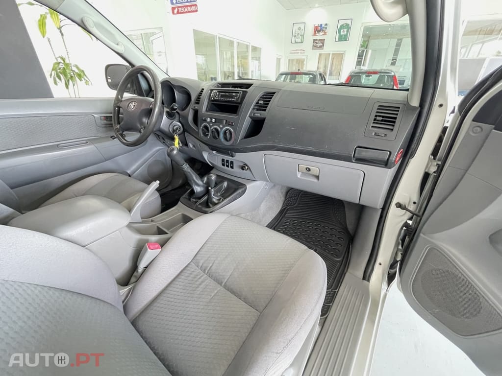 Toyota Hilux 2.5 D-4D 4WD CE CM AC