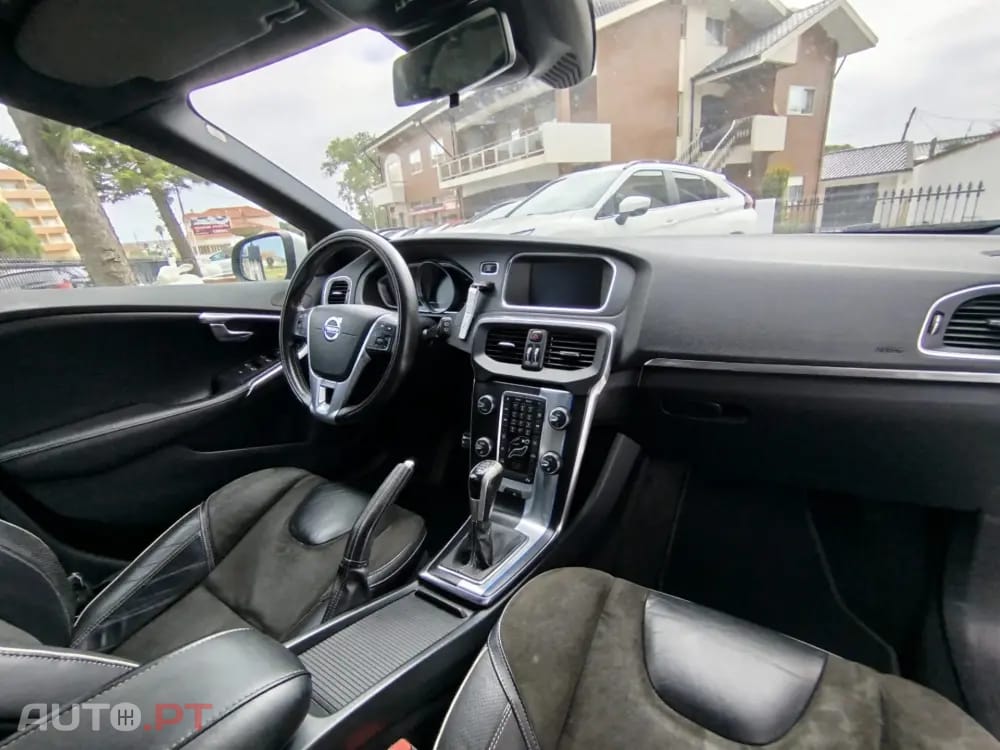 Volvo V40 2.0 D4 R-Design Summum
