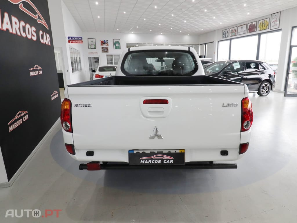 Mitsubishi L200 2.5 DI-D CD Invite CC 4WD