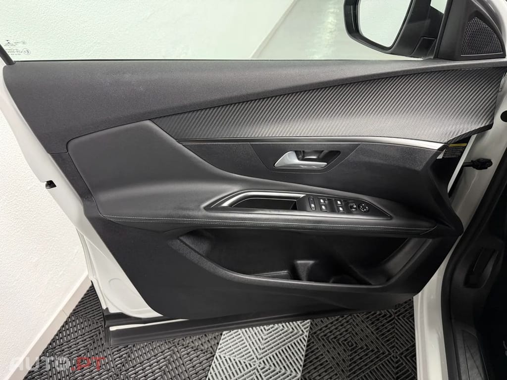 Peugeot 3008 PureTech 130 Stop & Start GPF Allure