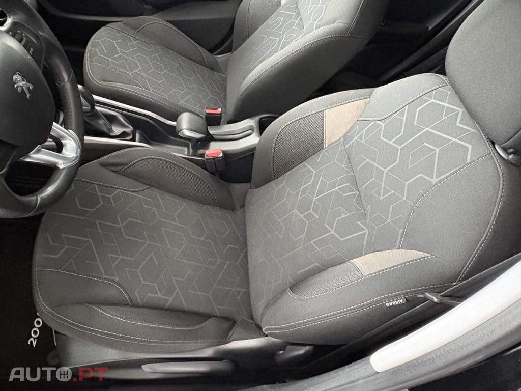 Peugeot 2008 1.2 PureTech Style