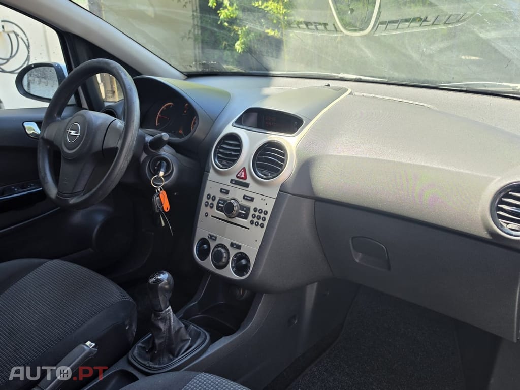 Opel Corsa 1.3 CDTi Van — fotografia 12