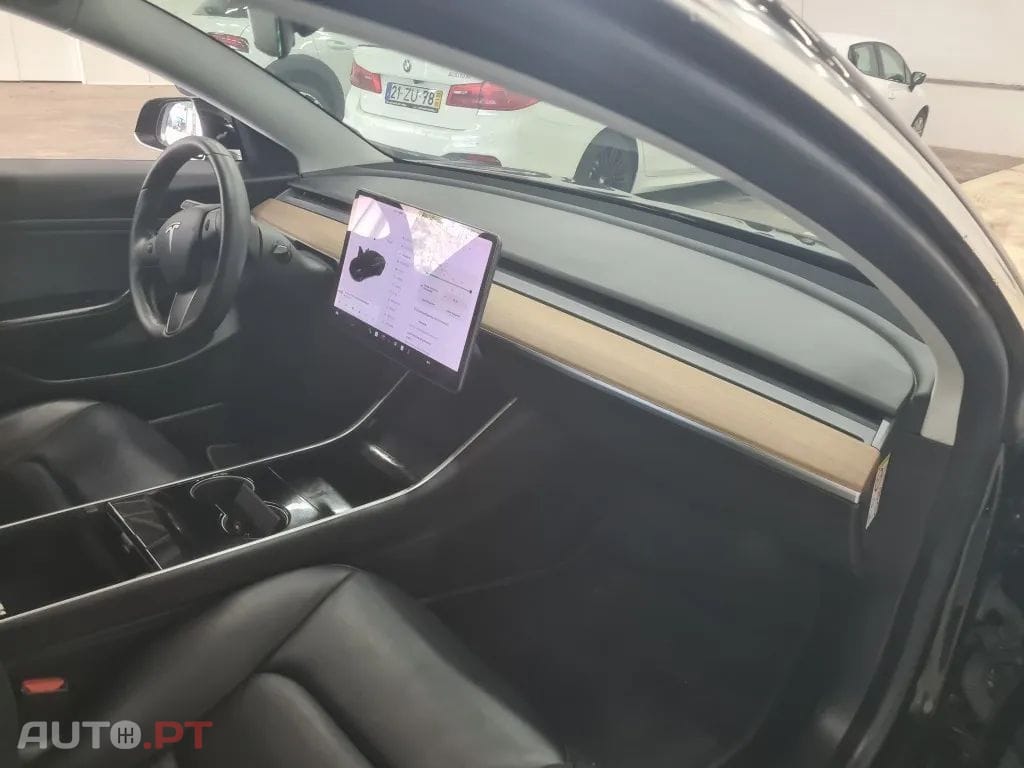 Tesla Model 3 Long-Range RWD