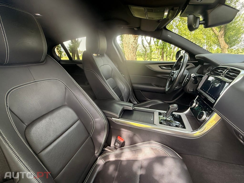 Jaguar XE 2.0 D R-Dynamic S