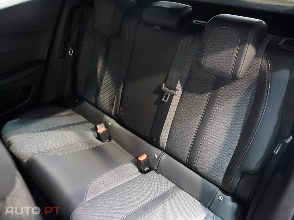 Peugeot 2008 1.2 PureTech Allure