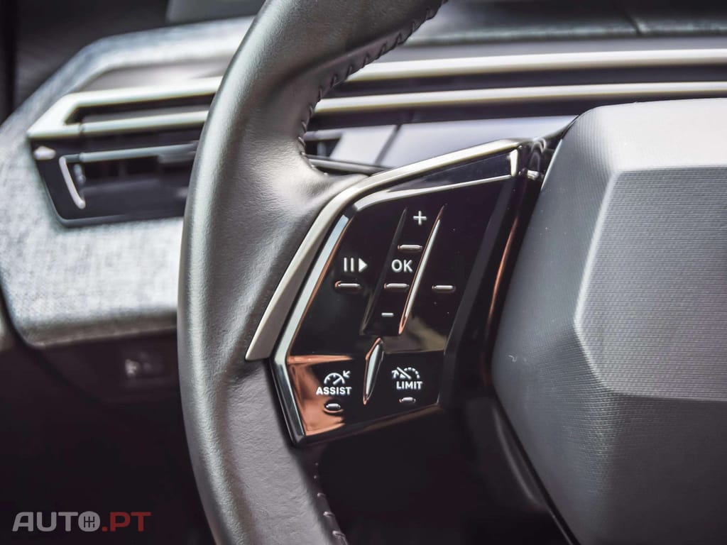 Peugeot 3008 1.2 Hybrid Allure e-DCS6