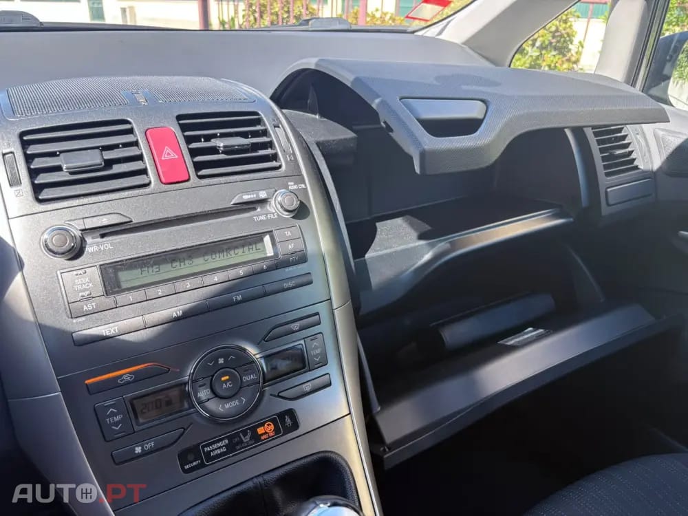 Toyota Auris 1.4 D-4D Sol