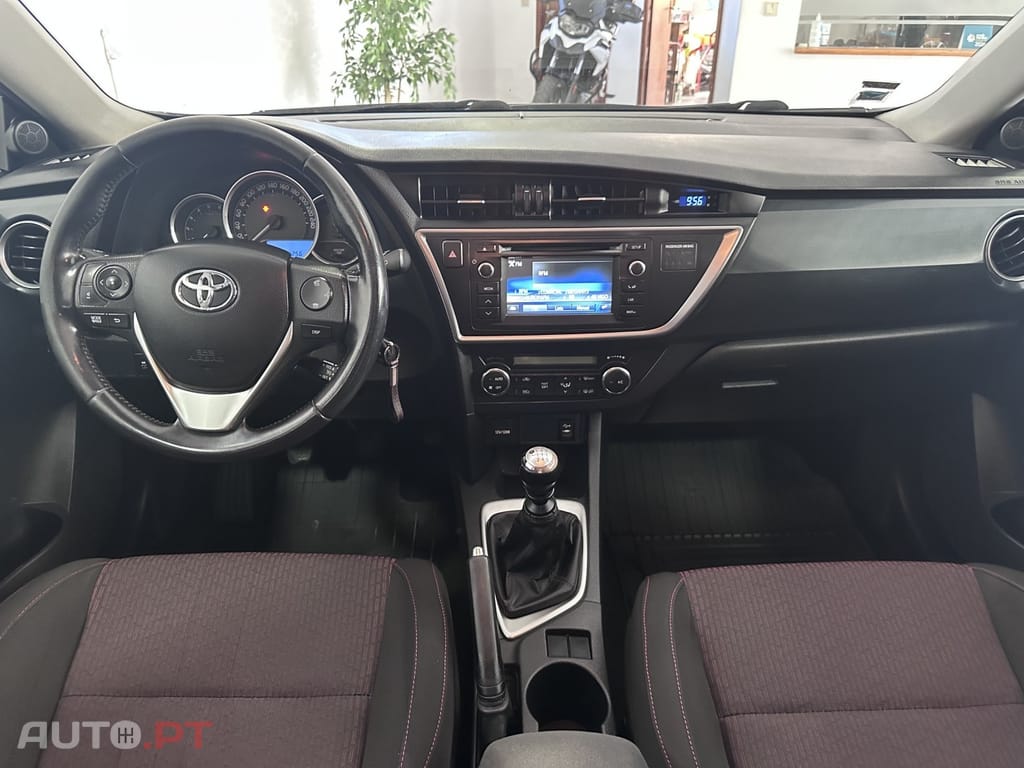 Toyota Auris 1.4 D-4D Com. +P.Sport+TSS