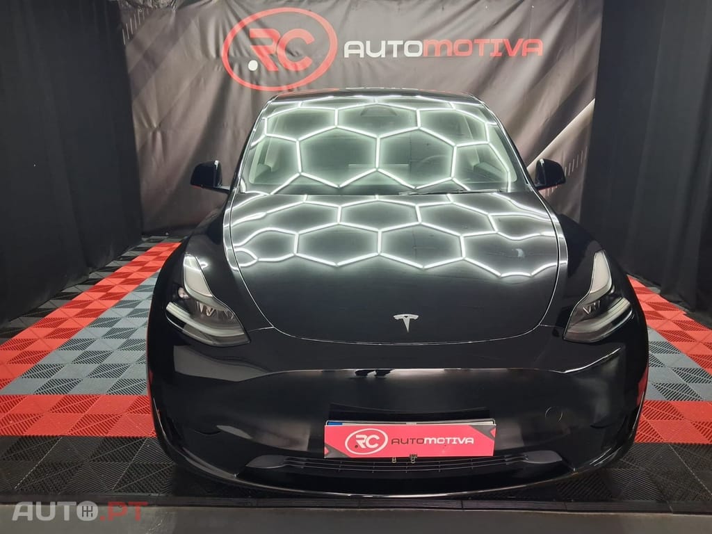 Tesla Model Y Long-Range RWD