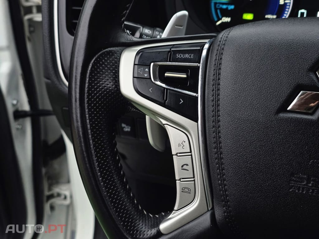 Mitsubishi Outlander 2.4L PHEV TWIN MOTOR 4WD INVITE