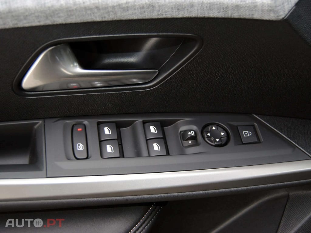 Peugeot 5008 1.2 Hybrid Allure e-DCS6