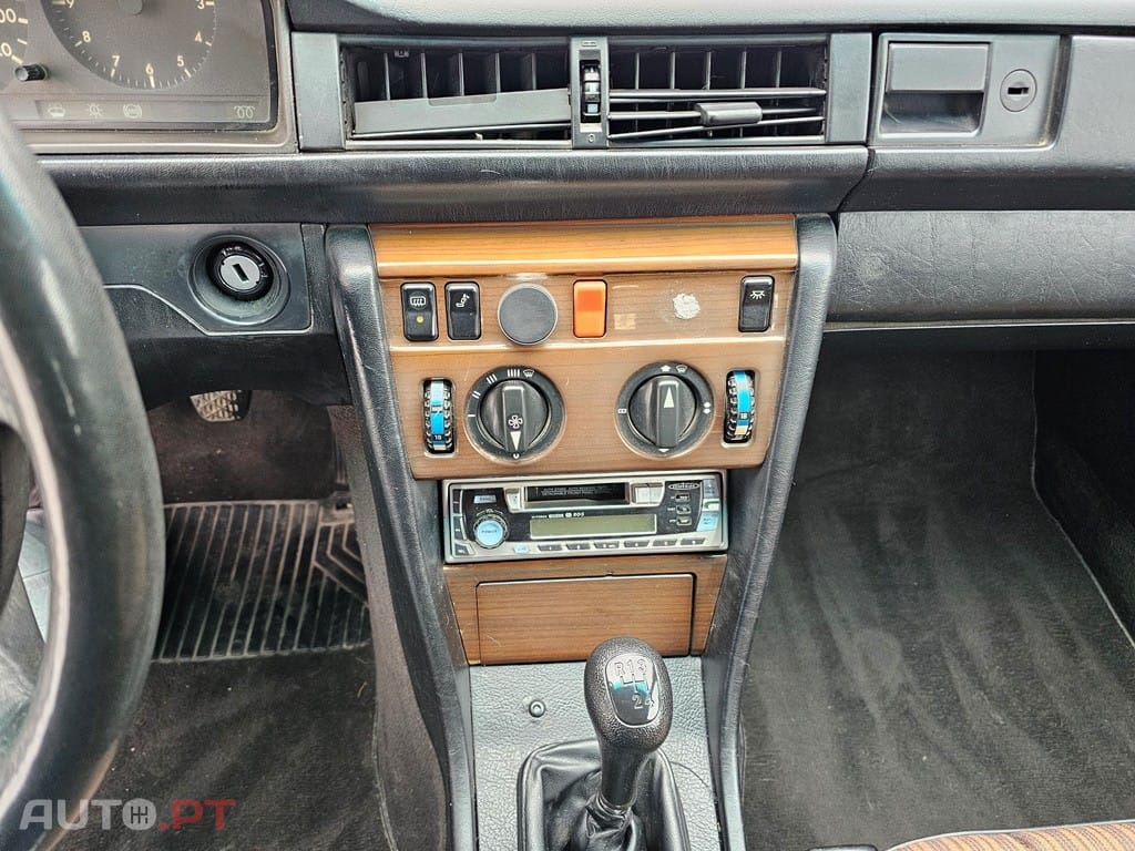 Mercedes-Benz W124 200 D