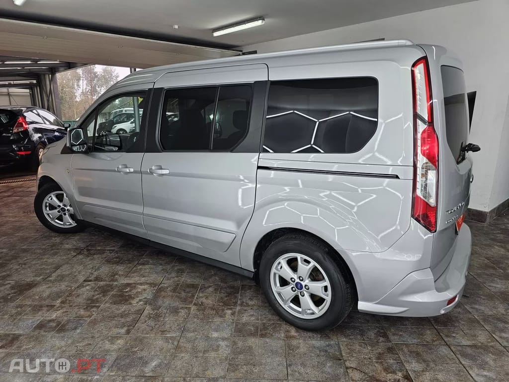 Ford Tourneo Grand 1.5 TDCi Active