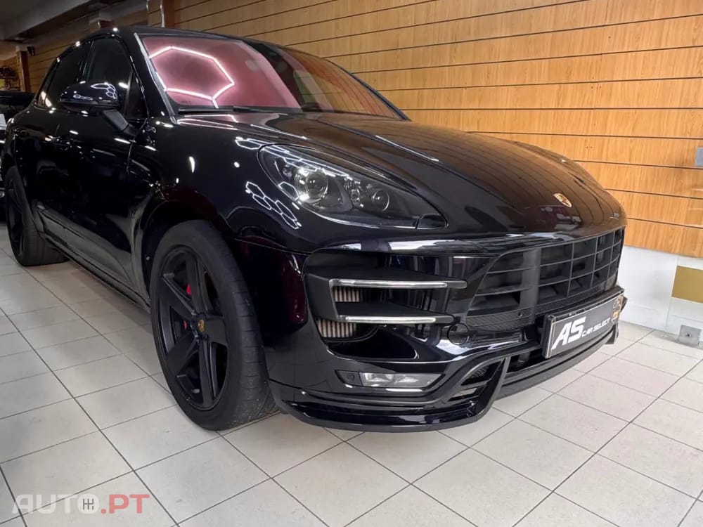 Porsche Macan Turbo Performance Package