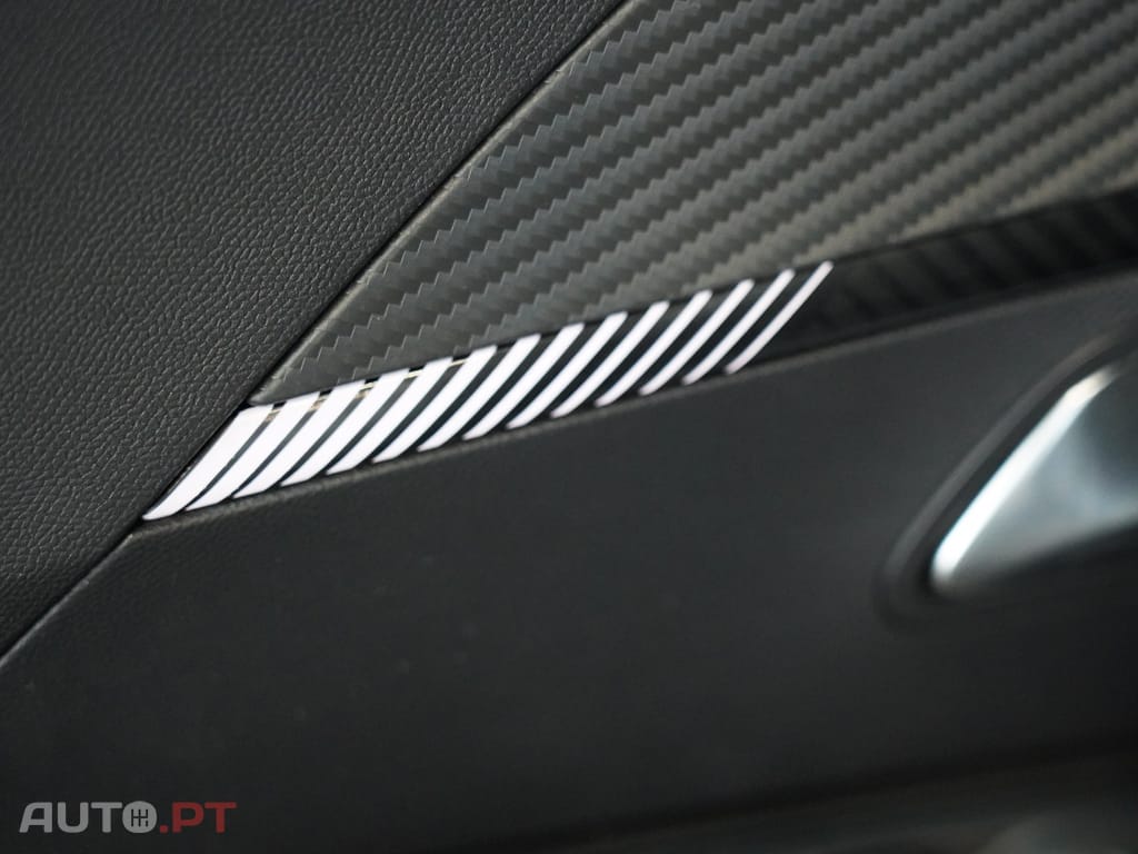 Peugeot 2008 1.2 PureTech Allure EAT8