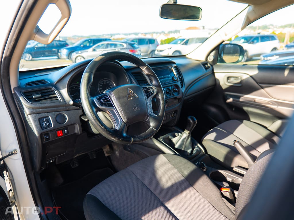 Mitsubishi L200 2.3 DI-D CD Invite 4WD