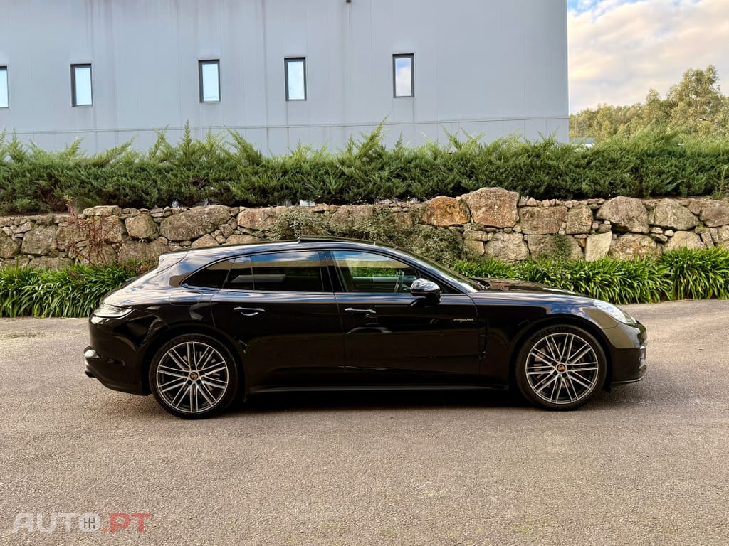 Porsche Panamera 4 E-Hybrid Platinum Edition