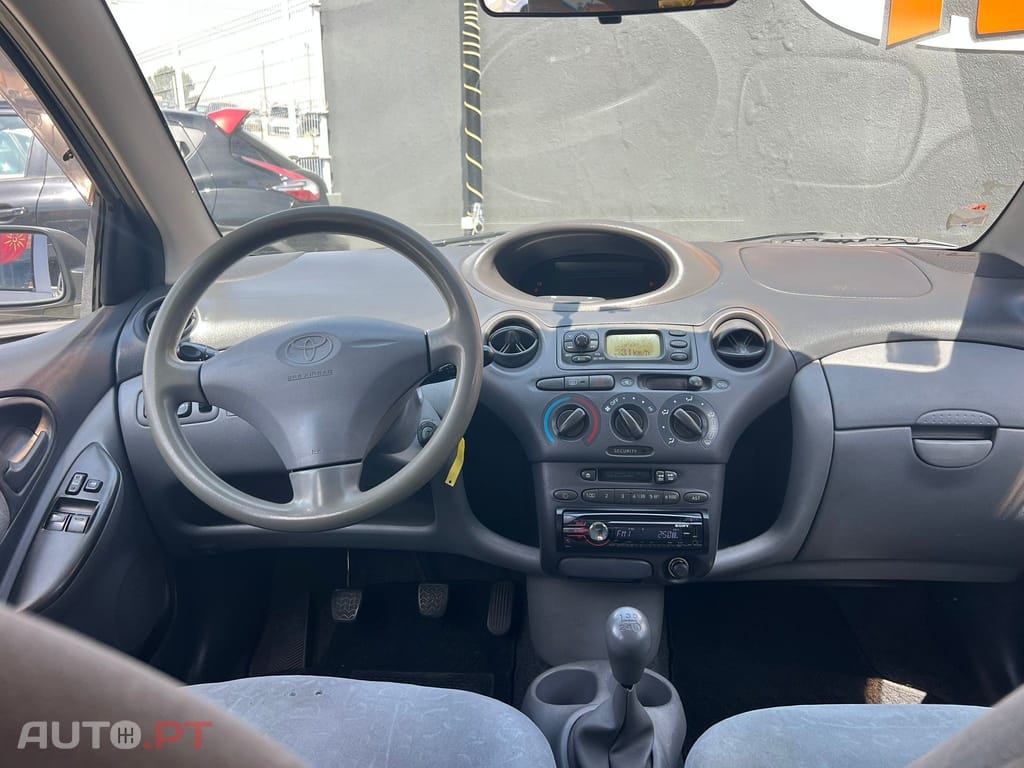 Toyota Yaris 1.0 Base C/Radio