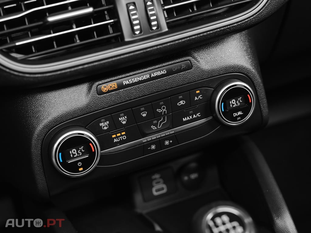 Ford Focus 1.0 EcoBoost MHEV Titanium