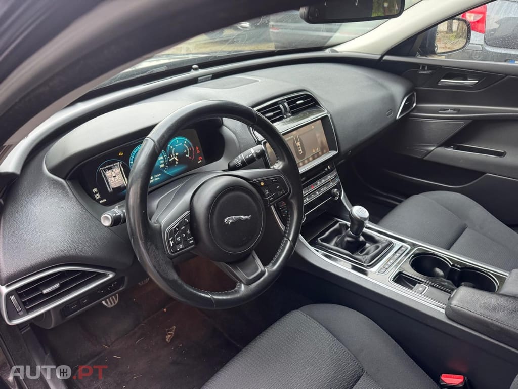 Jaguar XE E-Performance Pure